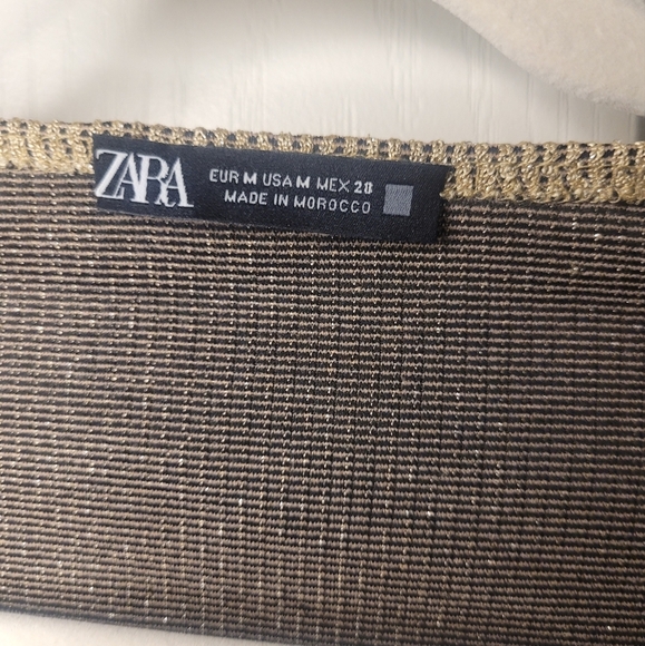 Zara Textured Ribbed Metallic Top -Golden. Size M. - Picture 3 of 3